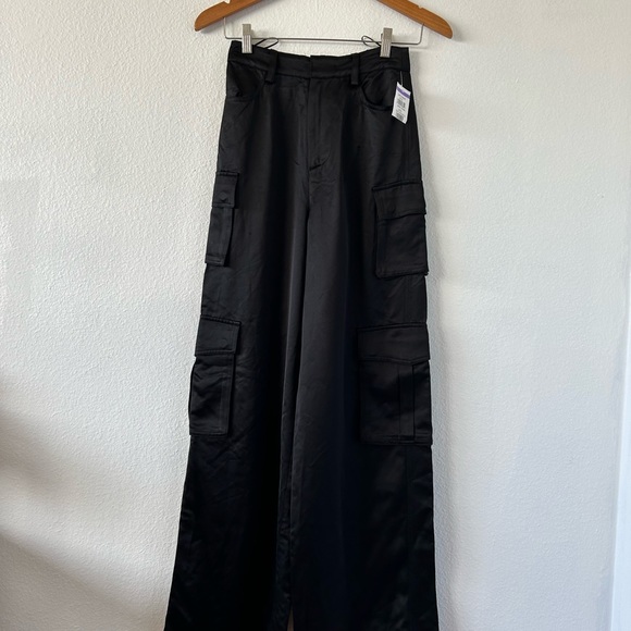 Favorite Daughter Meteorite Black Satin Cargo women’s Pants Size 0 - Picture 2 of 12
